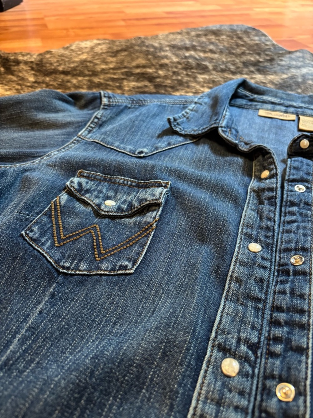 Women’s Wrangler Pearl Snap Denim Shirt, Western Button Up, Size XL - Picture 3 of 7